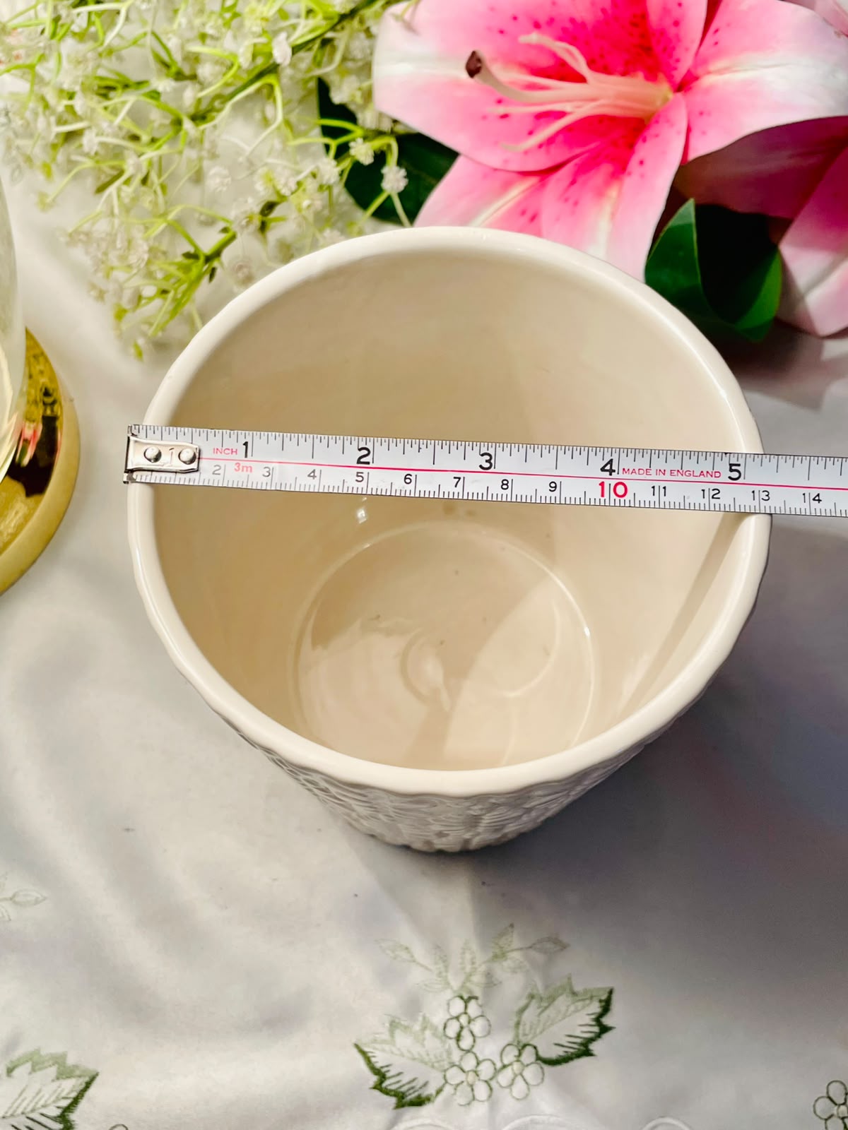 White Embossed Floral Ceramic Planter – 15cm
