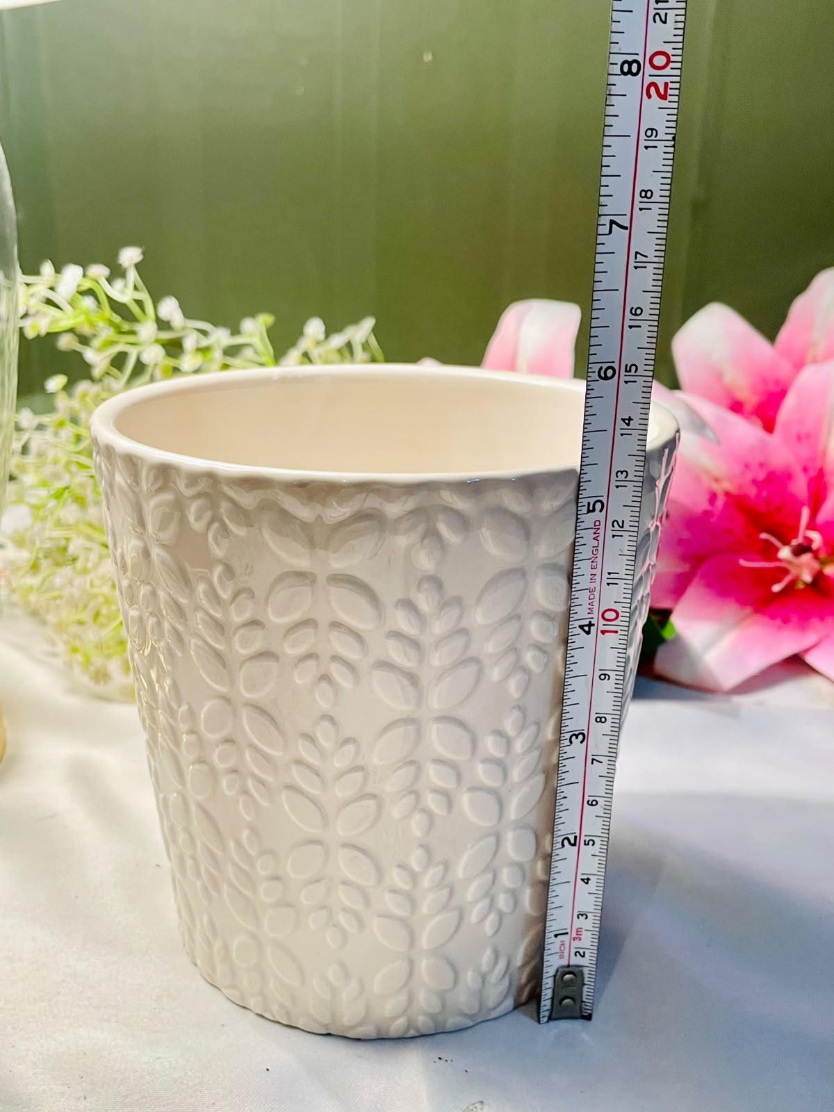 White Embossed Floral Ceramic Planter – 15cm
