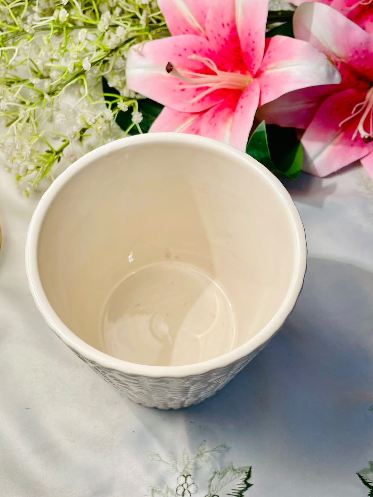 White Embossed Floral Ceramic Planter – 15cm