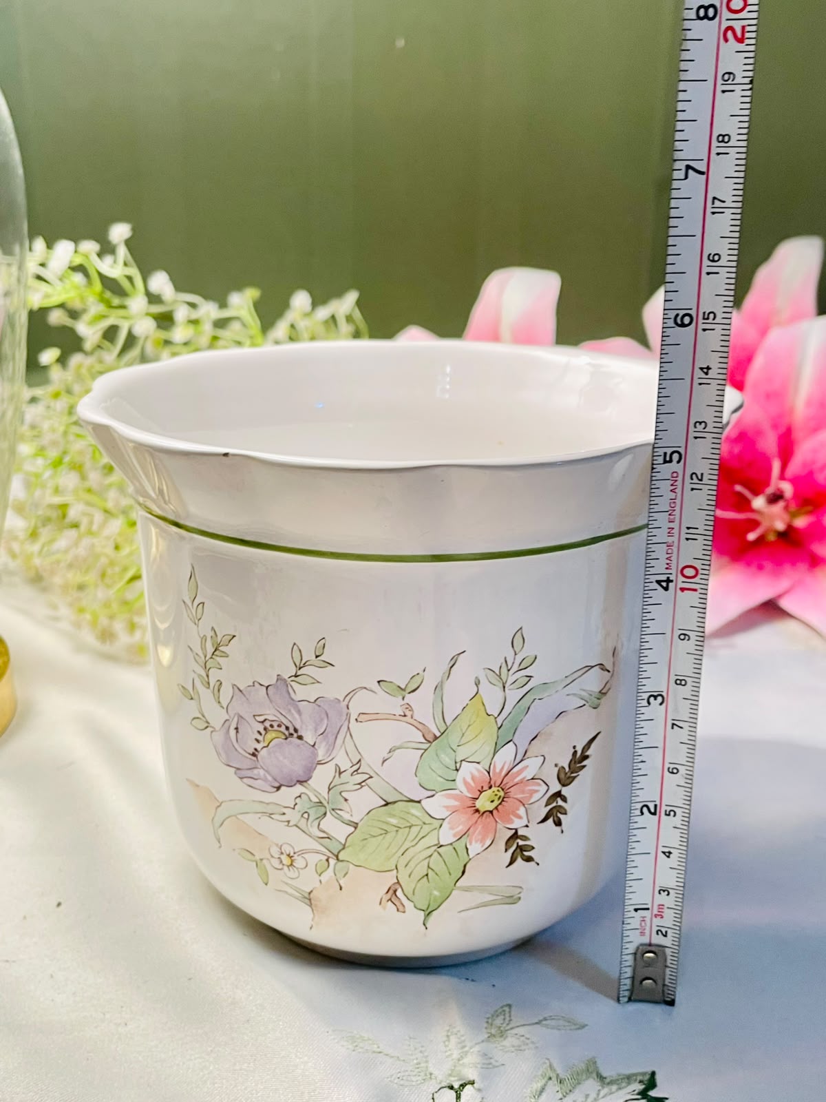 Floral Ceramic Planter with Green Trim – 14cm