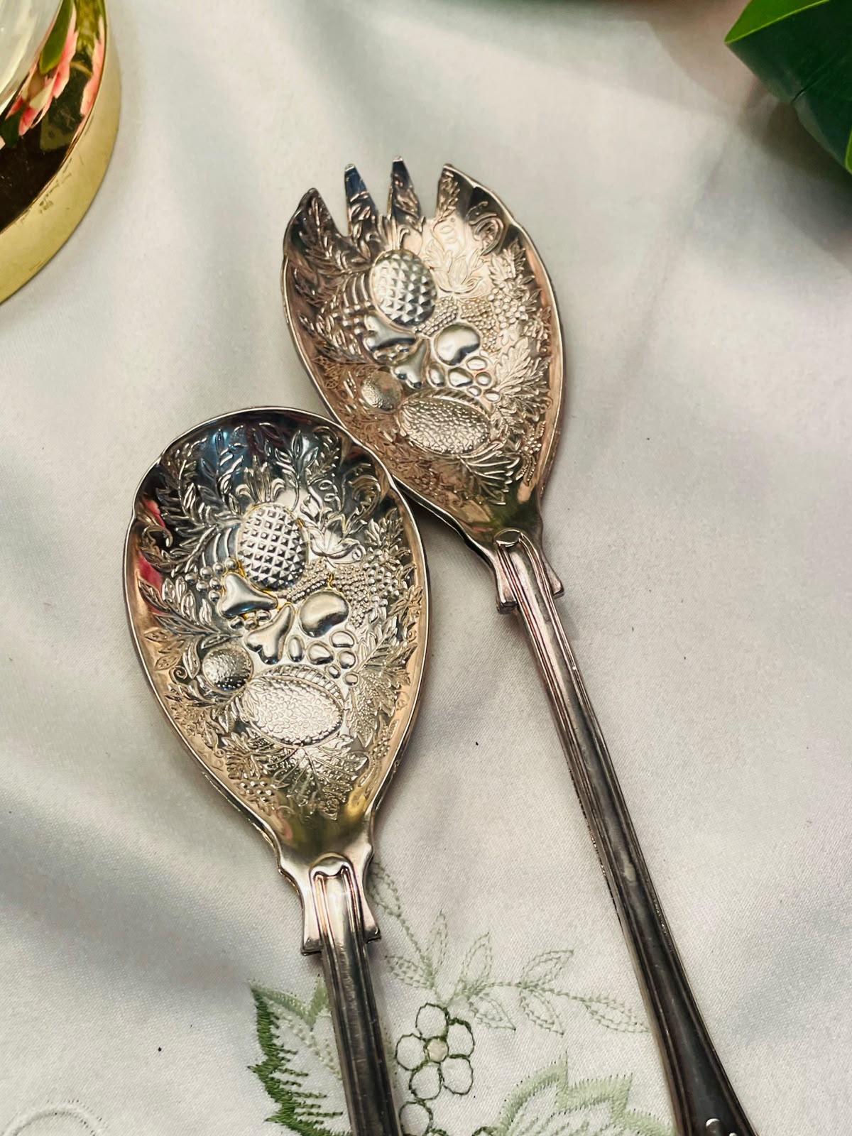 Queen Anne Silver Fruit Motif Salad Serving Set 2-Piece 9.25"