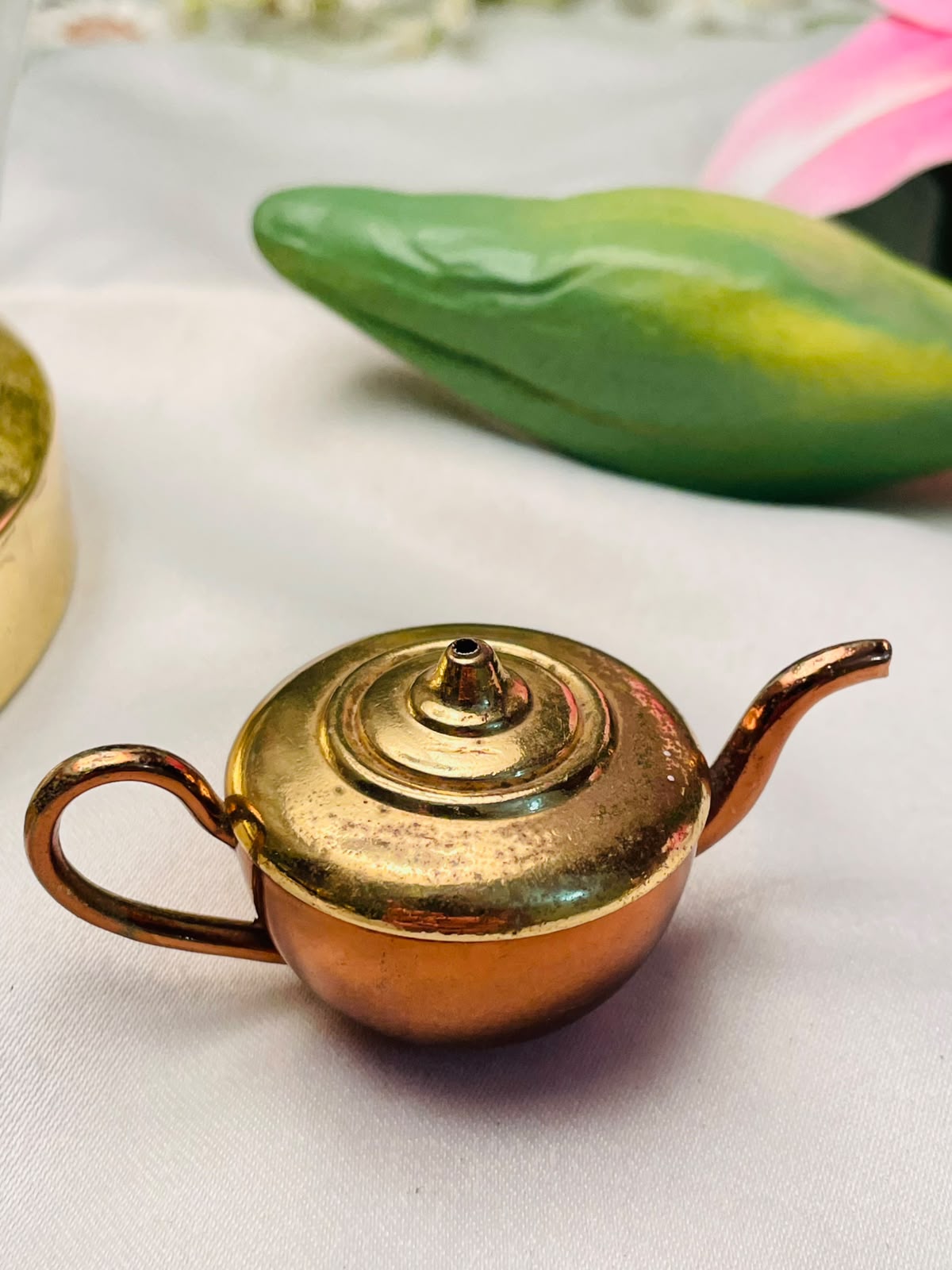 Vintage Gold-Tone Miniature Genie Lamp Ornament – 3 Inch