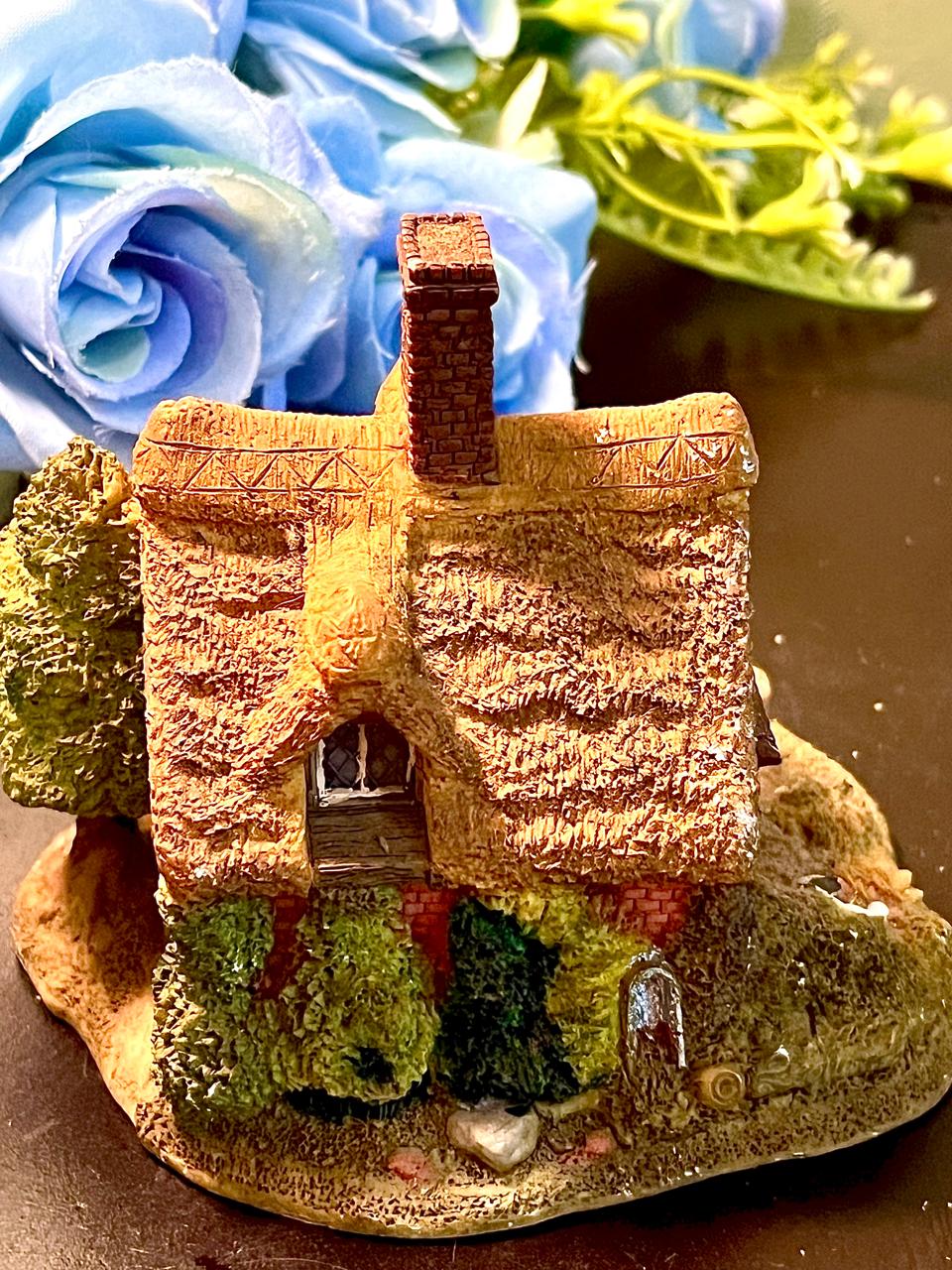 Thatched Cottage Miniature Figurine with Tree 3 inch