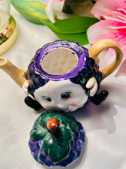 Novelty Grape Lady Ceramic Teapot – Figural Character Teapot with Lid – Approx. 10 cm