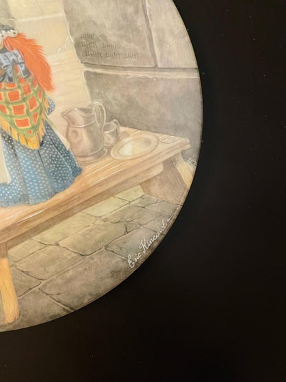 Wedgwood Wind in the Willows Escape from Jail Collector Plate 8"