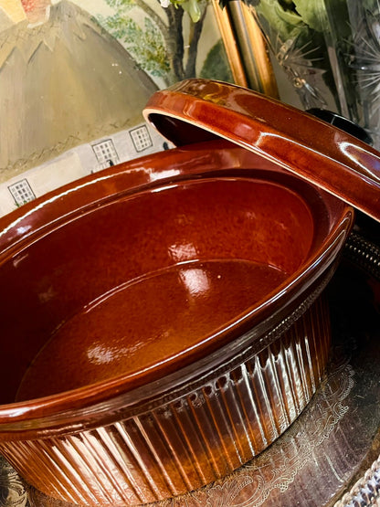 Vintage Large Brown Casserole Dish with Black Lid – Stove-Safe