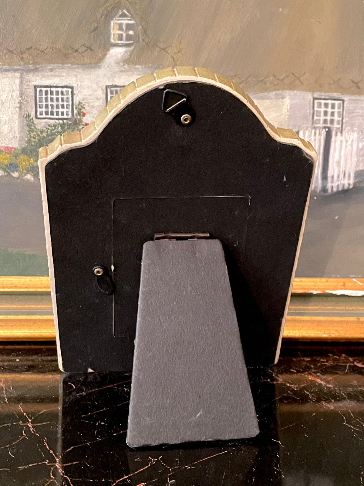 Vintage Cottage Garden Photo Frame – Ceramic Floral Pots Design