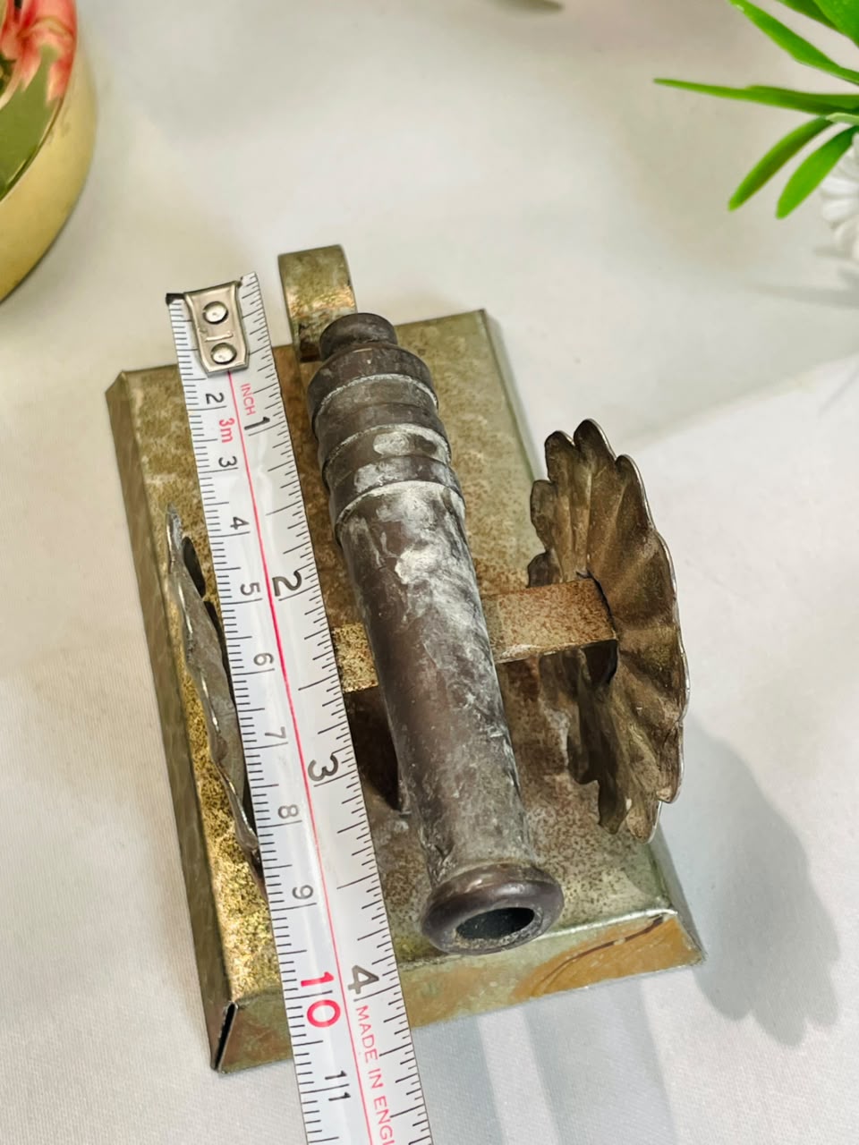 Brass-Tone Mechanical Desk Accessory – 10 cm