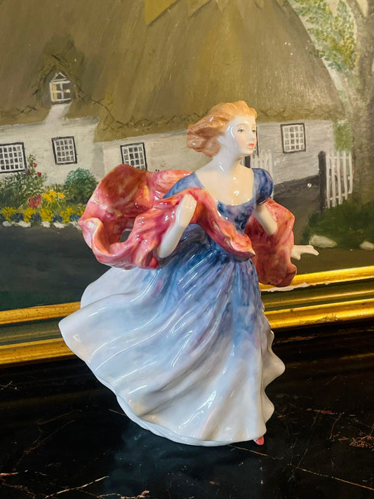 vintagefigurine, porcelainlady, handpainteddecor, englishfigurine, elegantcollectible, vintagehomepakistan, cottagecoredecor, sunsetkitchen, porcelainart, victorianstyle, homeinteriorcollectible