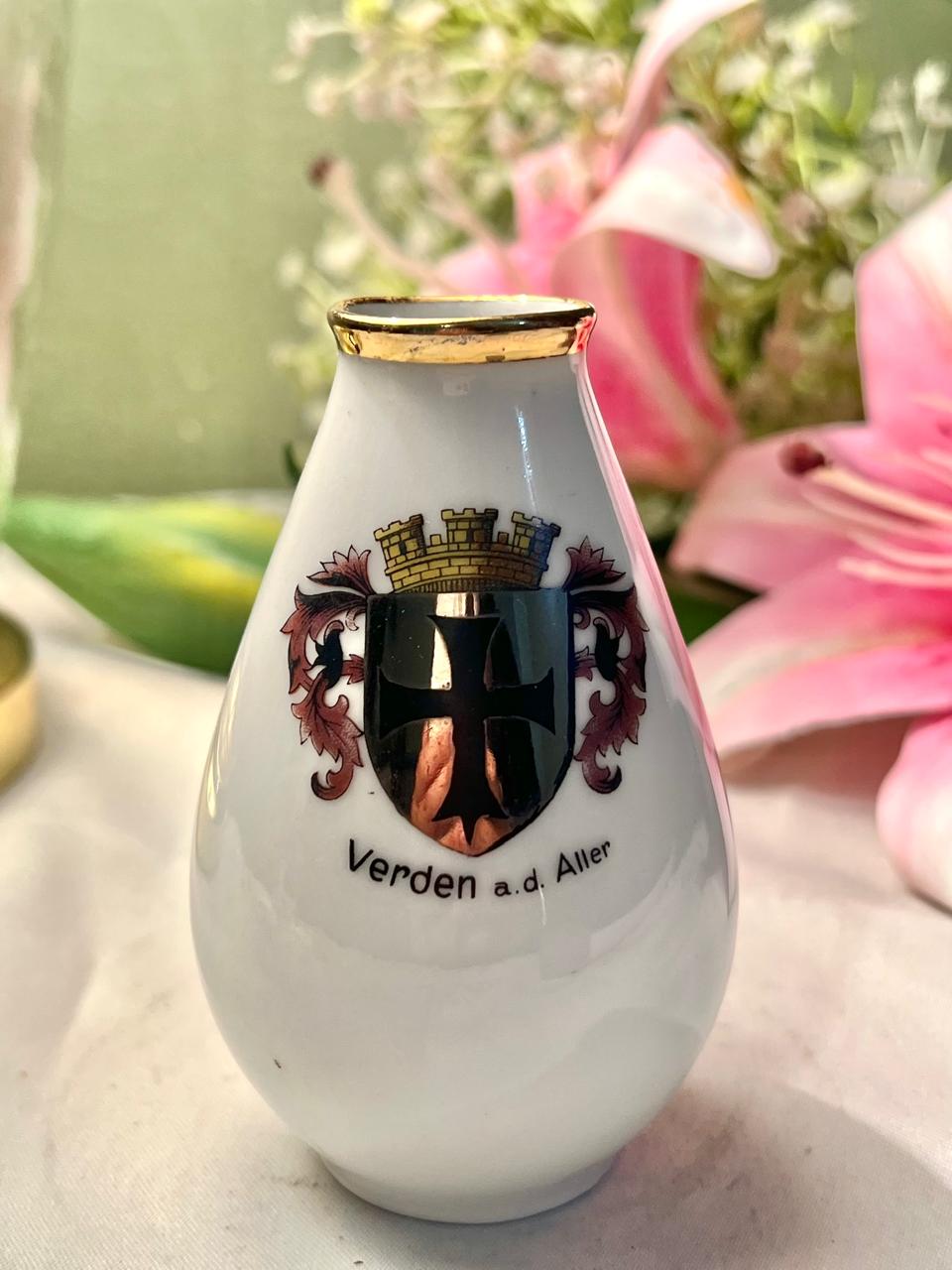 Vintage Verden an der Aller Souvenir Vase – German Porcelain Heraldic Crest – Approx. 10cm