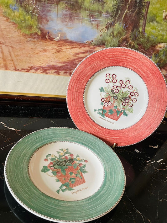 Wedgwood Sarah’s Garden Wall Plates Set of 2 – Ceramic (1997, England), Wall Decor (2200 each)