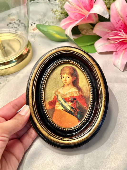Vintage Oval Framed Portrait Artwork – Black & Gold, 6 Inches