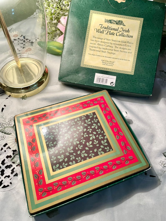 Vintage Holly Pattern Placemats 6-Piece Set 8.5 in