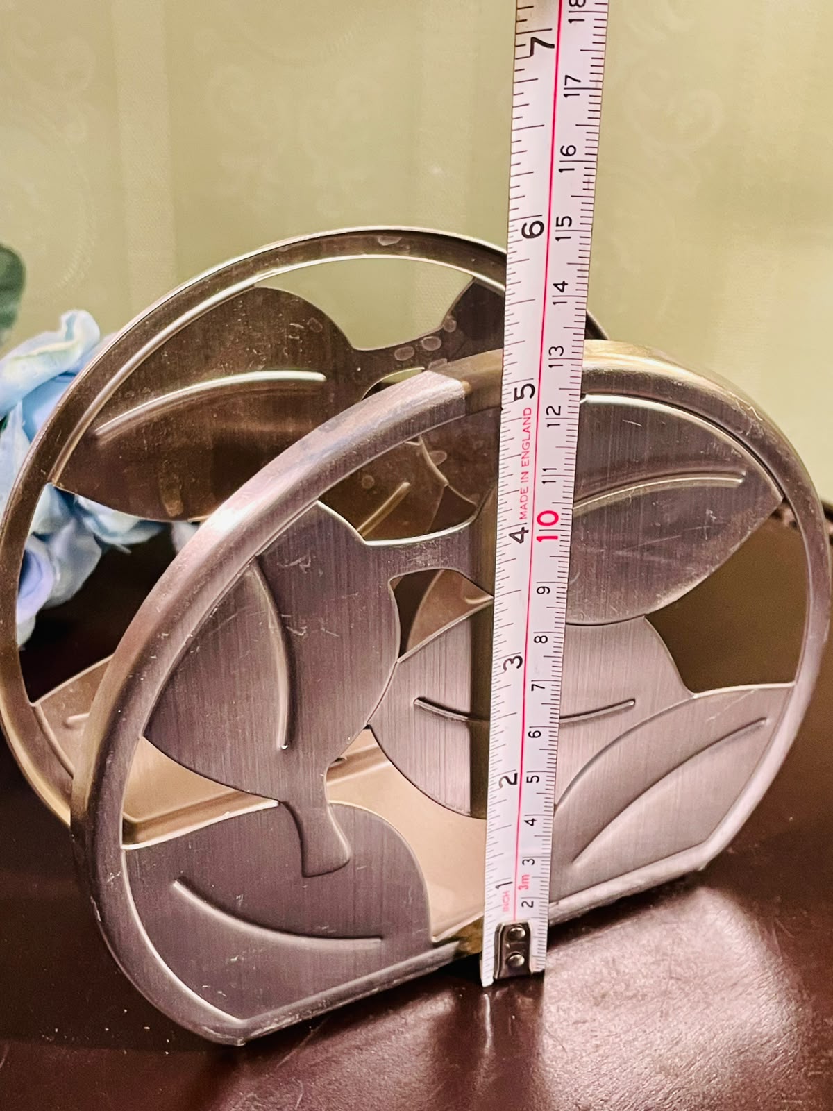 Metal Leaf Design Napkin Holder – Decorative Tabletop Tissue Holder