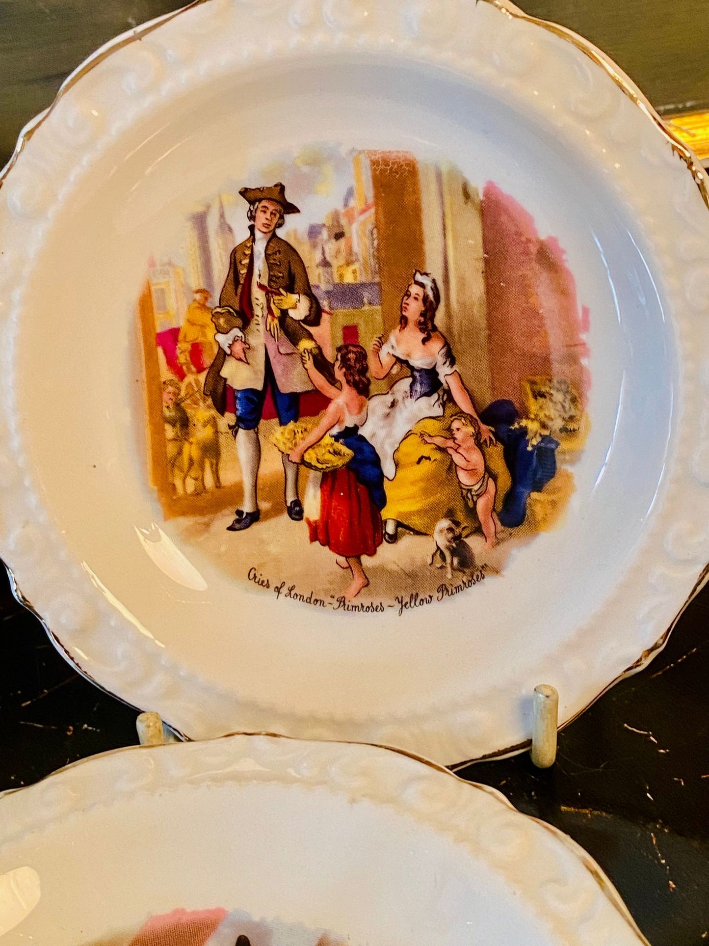 Set of 2 - Fine English Bone China “Airs of London” Decorative plates – 22 Ct Gold Trim – 4.5 Inches