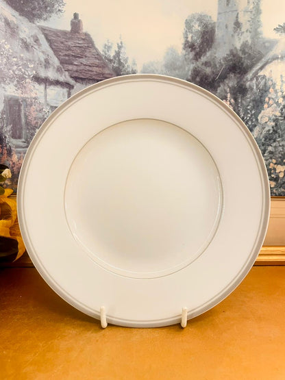 Set of 6 Minimalist Medium Plate Set Classic White Rim