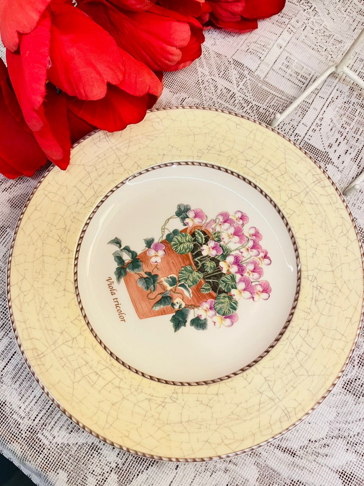 Wedgwood Sarah’s Garden Viola Tricolor Plate 8 in