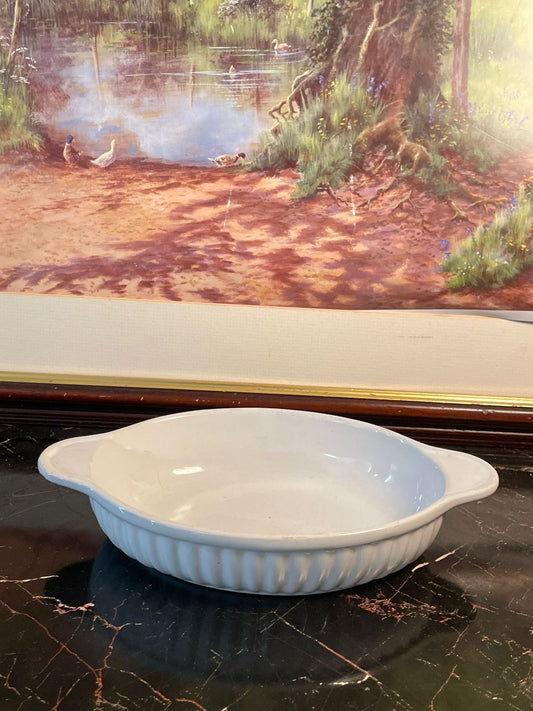 ceramic baking dish, white oval bakeware, vintage kitchenware Pakistan, oven safe serving dish, lasagna baking dish, European vintage crockery, rare thrift finds, casserole baking tray, heritage kitchen collection, timeless kitchen decor