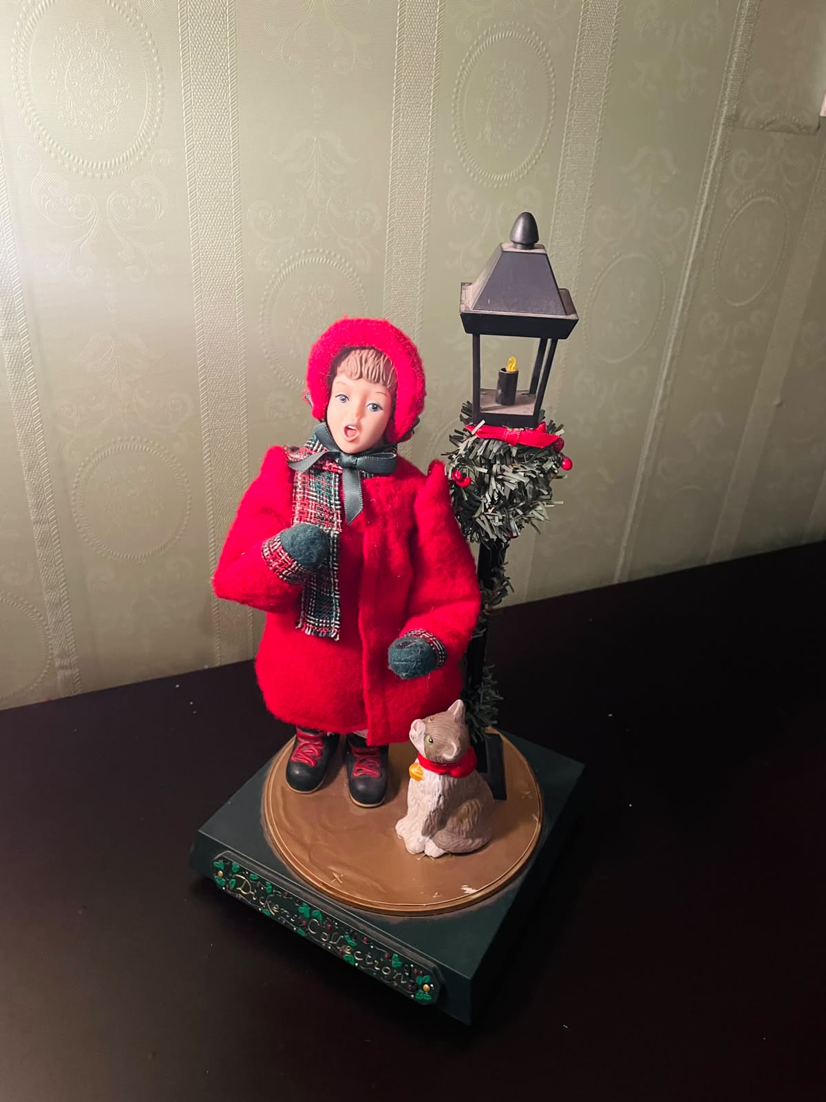 Dickens Collection Victorian Caroler Lighted Figurine