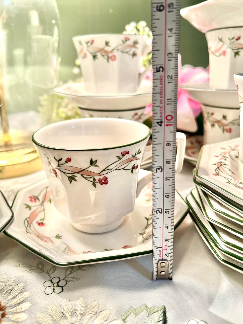 Johnson Brothers Eternal Beau 25-Piece Tea Set Floral