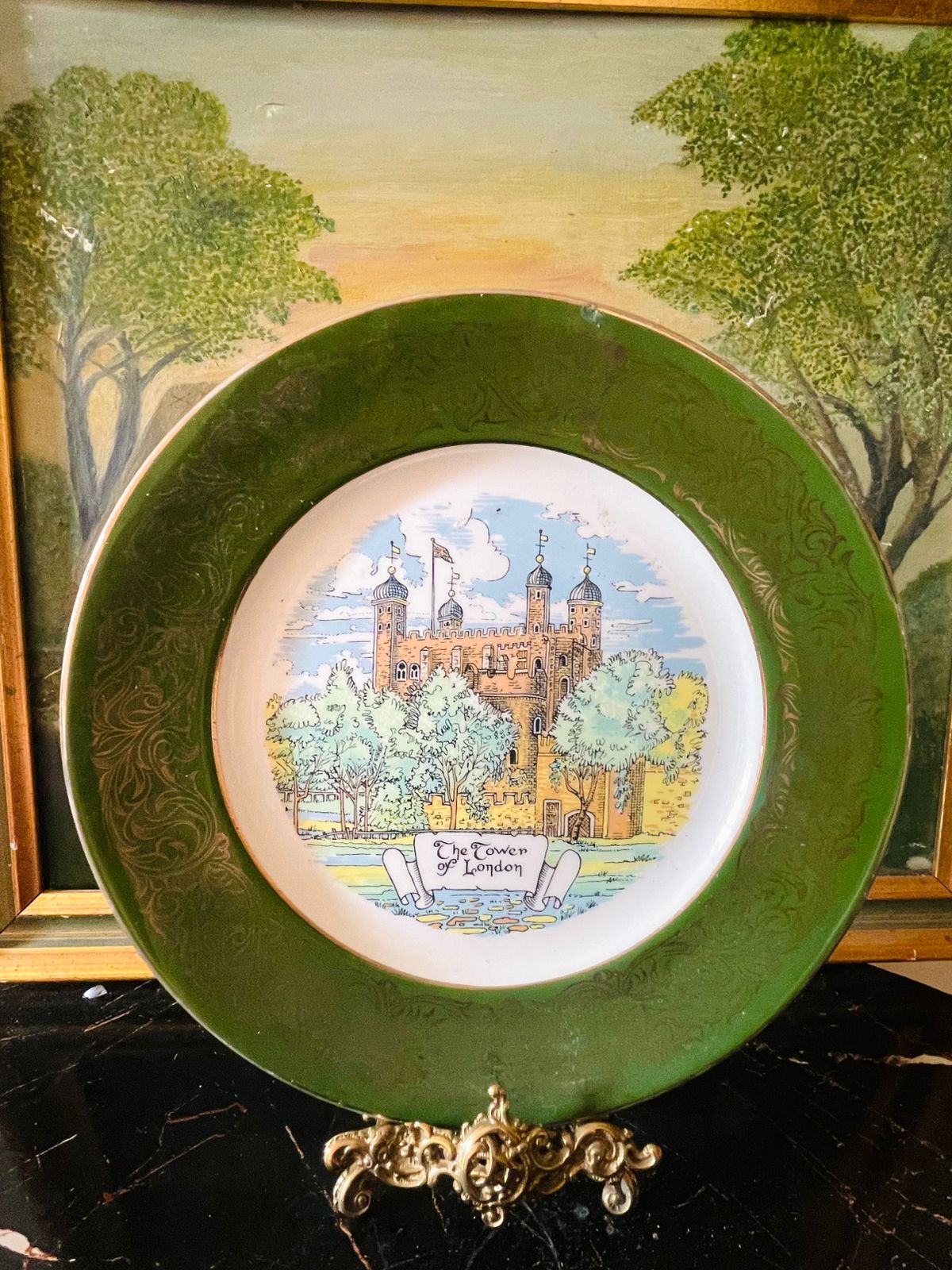 tower of london collector plate, reli washbourne london, england souvenir plate, vintage english fine china, london landmark wall decor, historical england collectible, green rim china plate, made in england dish, heritage london decor, rare thrift find, sunset kitchen vintage collection