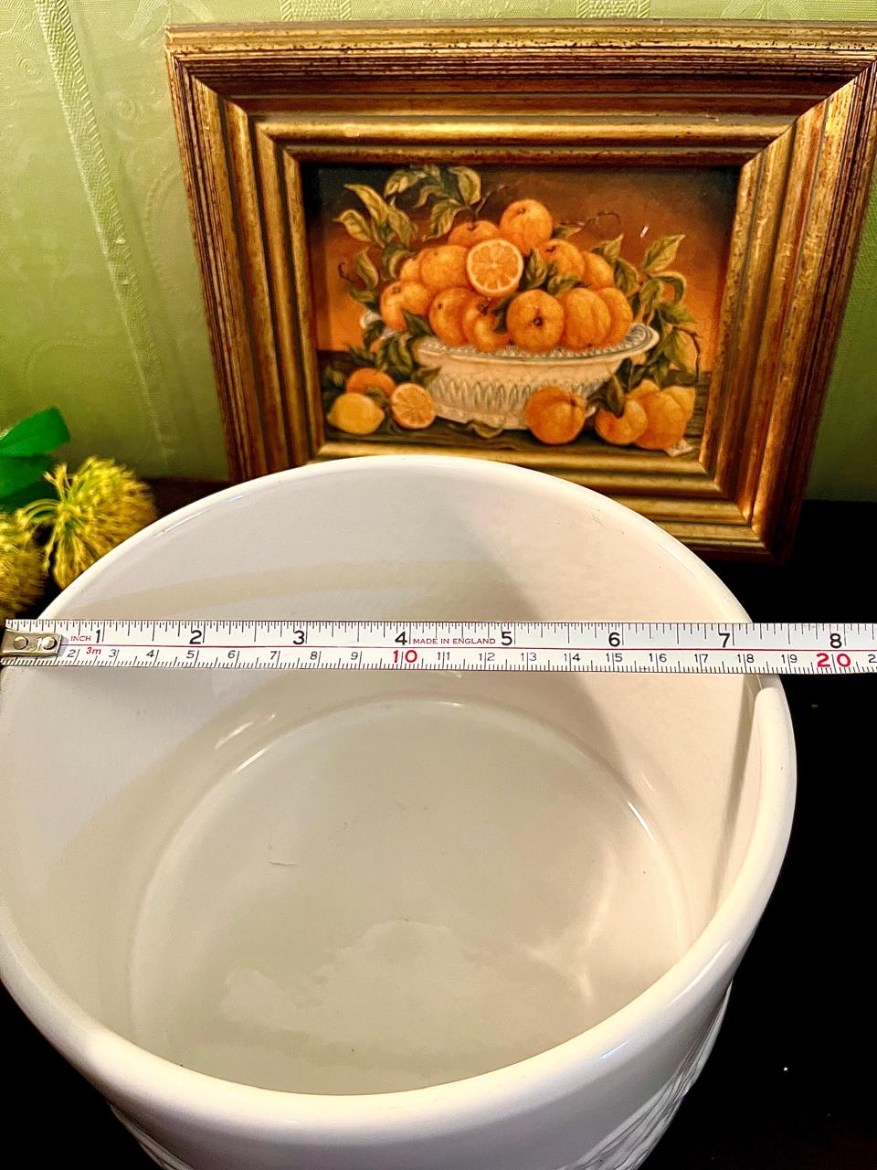Vintage 3D Embossed White Airtight Ceramic Storage Jar 20cm