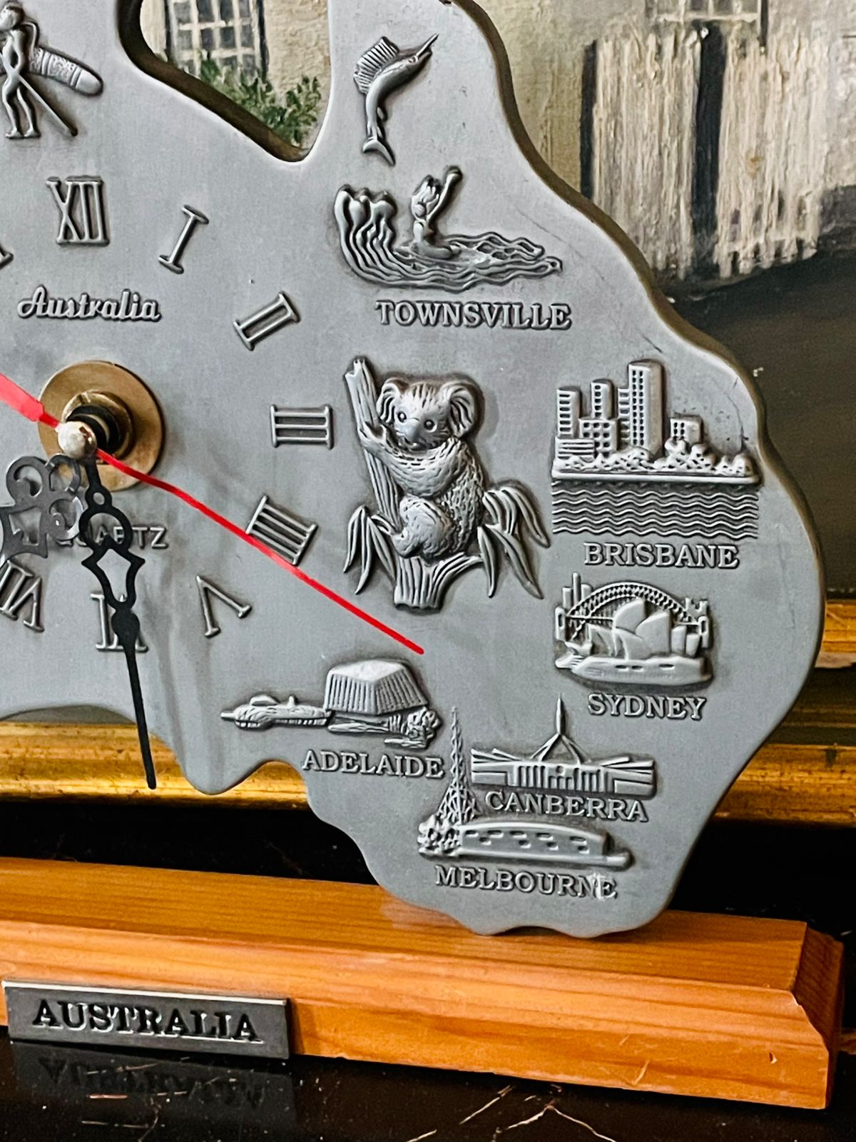 Australia Map Souvenir Table Clock – Roman Numerals | Silver Tone | Collectible Decor