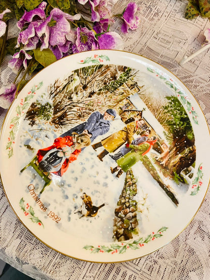 Royal Doulton 1992 Christmas Plate Going to Church 8in