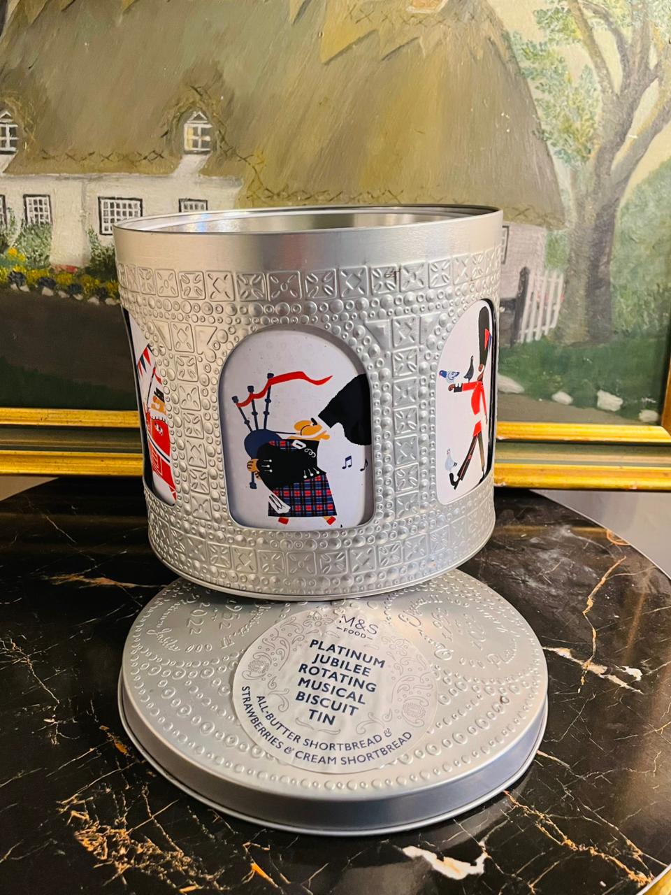 Musical Biscuit Tin Jar, Rotation Cookie Jar 2 kg– Limited Edition Collectible