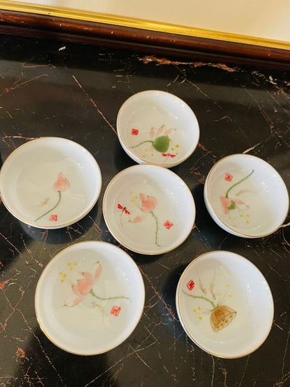 Set of 6 Chinese Porcelain Tea Cups – Hand-Painted Lotus Design, Gold Rim