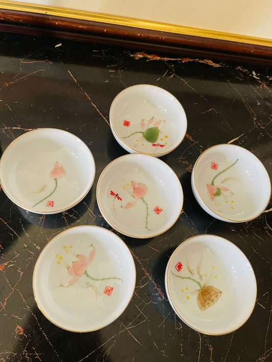 Set of 6 Chinese Porcelain Tea Cups – Hand-Painted Lotus Design, Gold Rim