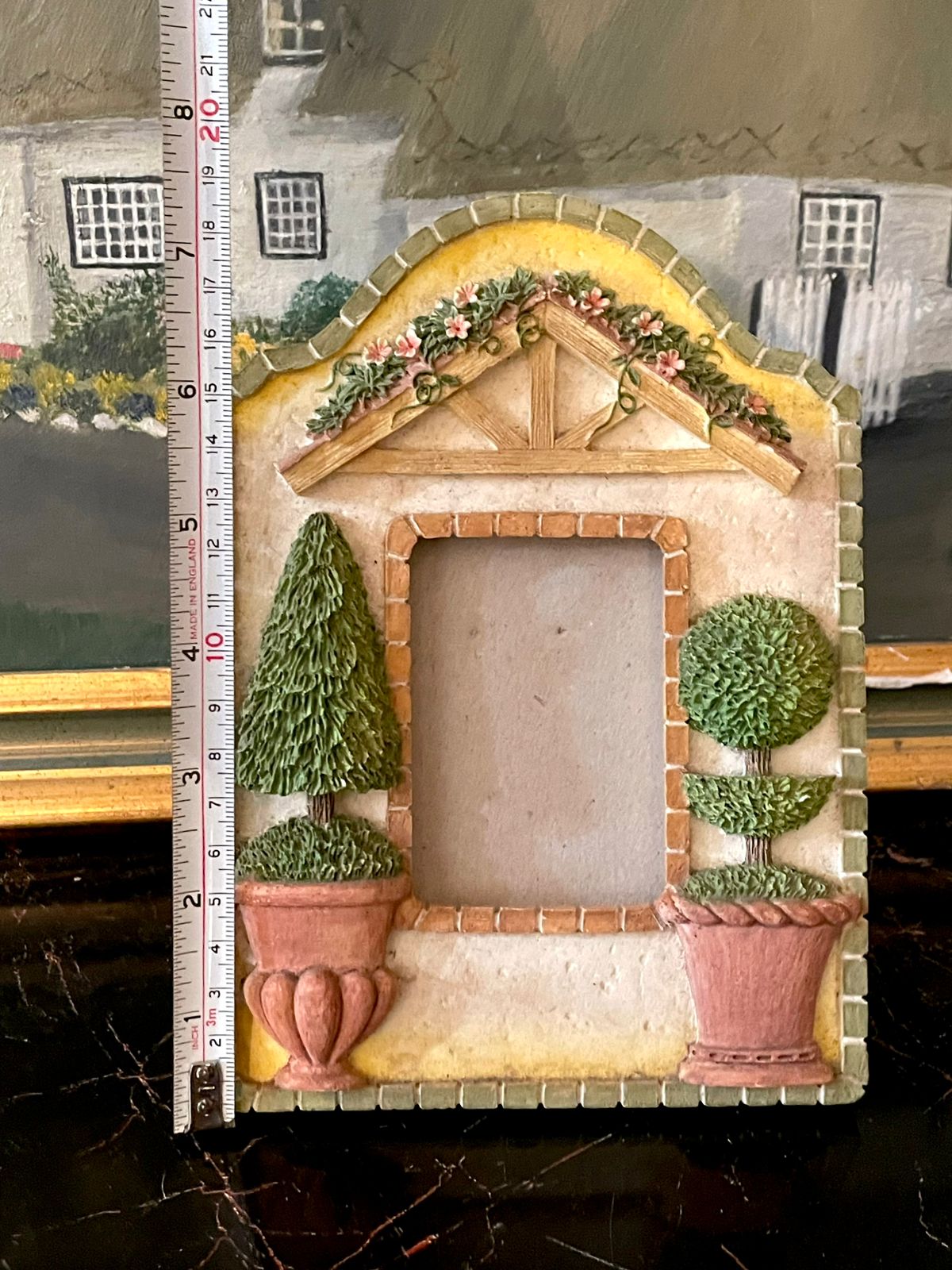 Vintage Cottage Garden Photo Frame – Ceramic Floral Pots Design