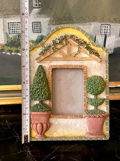 Vintage Cottage Garden Photo Frame – Ceramic Floral Pots Design