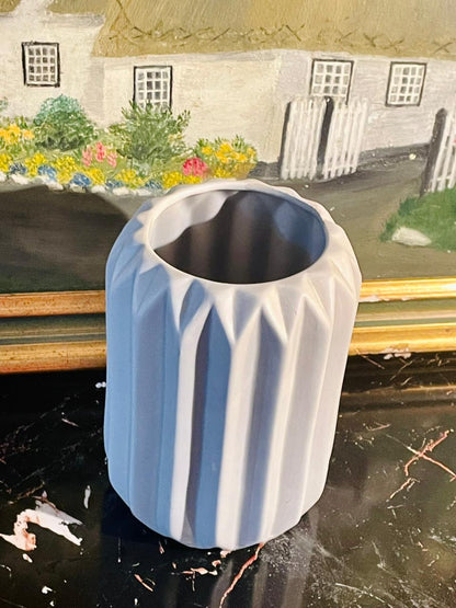 Modern Grey Ceramic Vase – Minimalist Matte Textured Finish (14.5 cm Height)