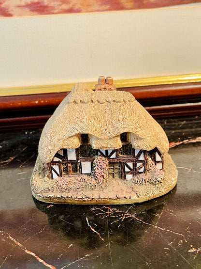Handcrafted Thatched Roof Cottage Figurine – English Countryside Style