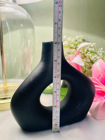 Modernist Black Ceramic Sculptural Vase – Abstract Loop Design – Matte Finish – Approx. 15 cm