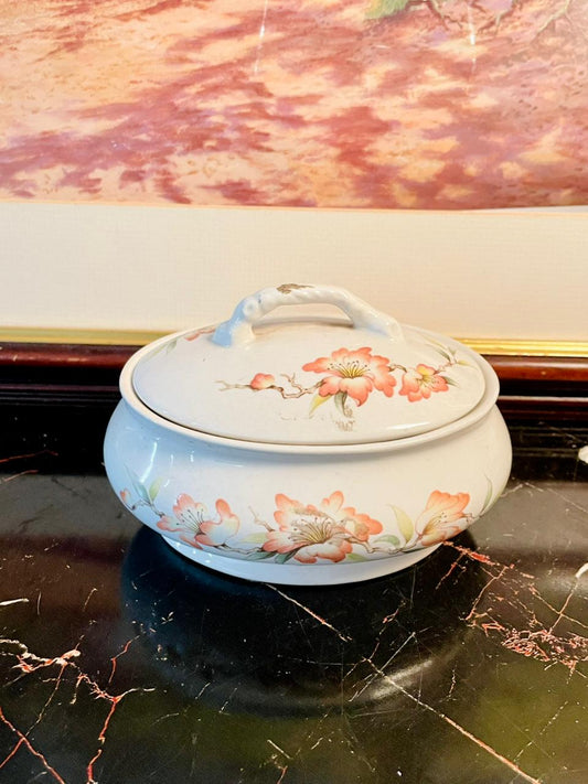 vintage ceramic serving bowl, floral lidded bowl England, hand painted crockery, antique ceramic cookware, rare thrift finds Pakistan, heritage European treasures, vintage kitchenware, ceramic centerpiece bowl, collectible floral pottery, timeless vintage crockery