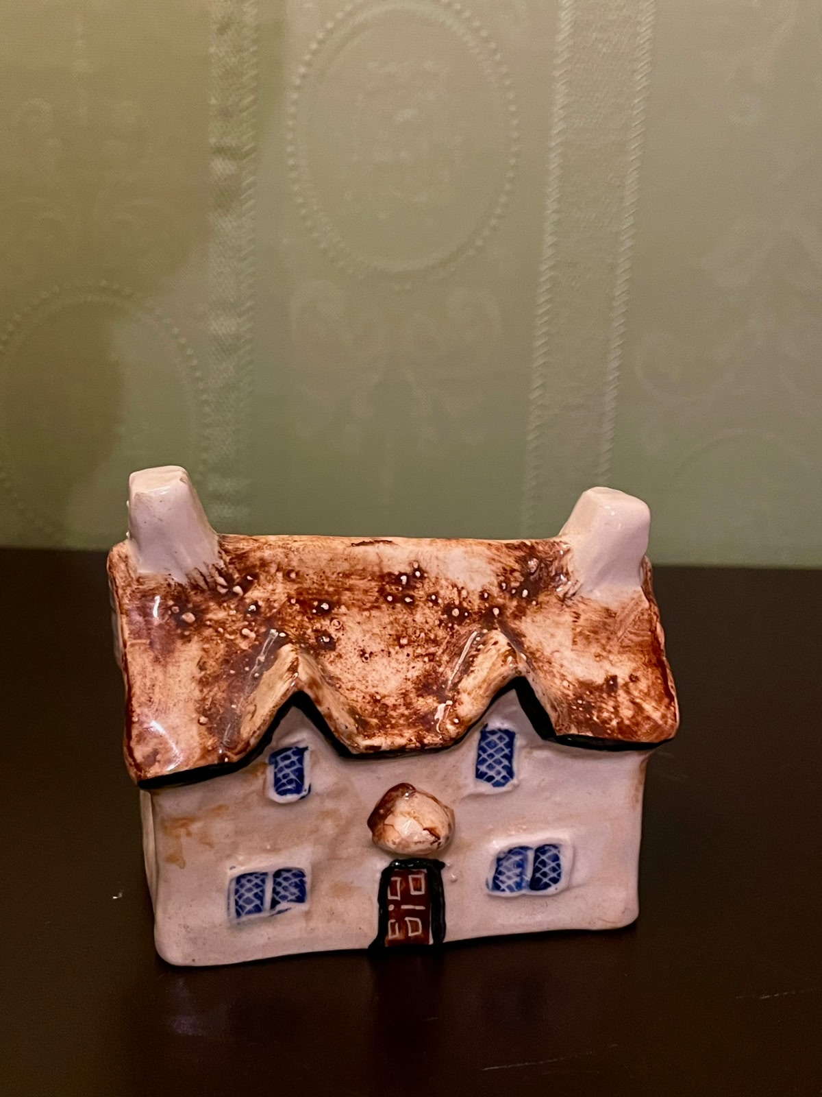 Vintage Heritage Houses England Lodge Figurine 1978