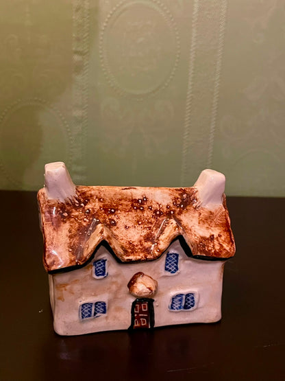 Vintage Heritage Houses England Lodge Figurine 1978