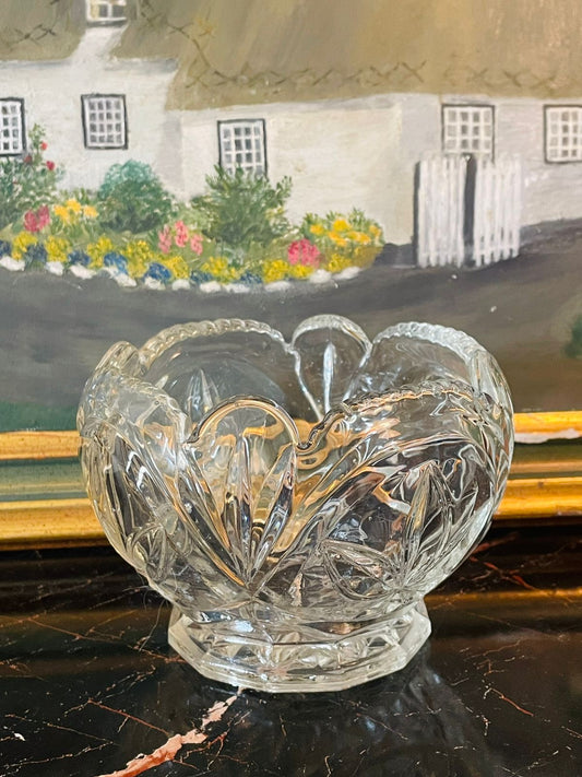 cutcrystalbowl, vintageglassdecor, trinketdish, crystalcandybowl, glasscollectibles, cottagecoredecor, englishvintage, sunsetvintage, eleganttableware, midcenturycrystal, timelessdecor, vintagehomedecor, highendthriftfinds, crystalcollection
