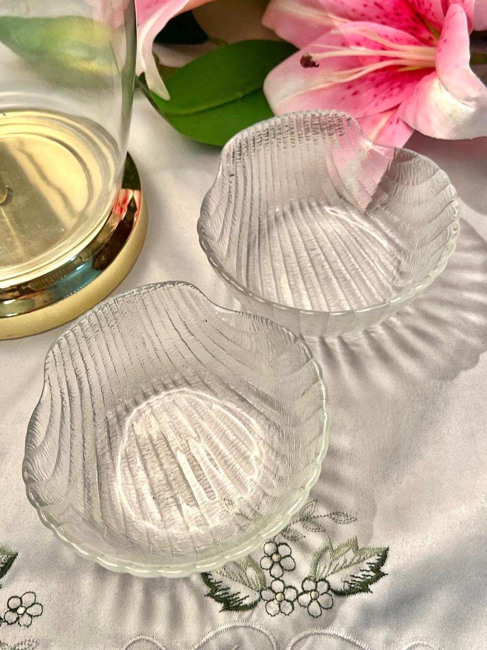 Vintage Shell-Shaped Clear Crystal Bowls – 2 Pieces, 5 Inch