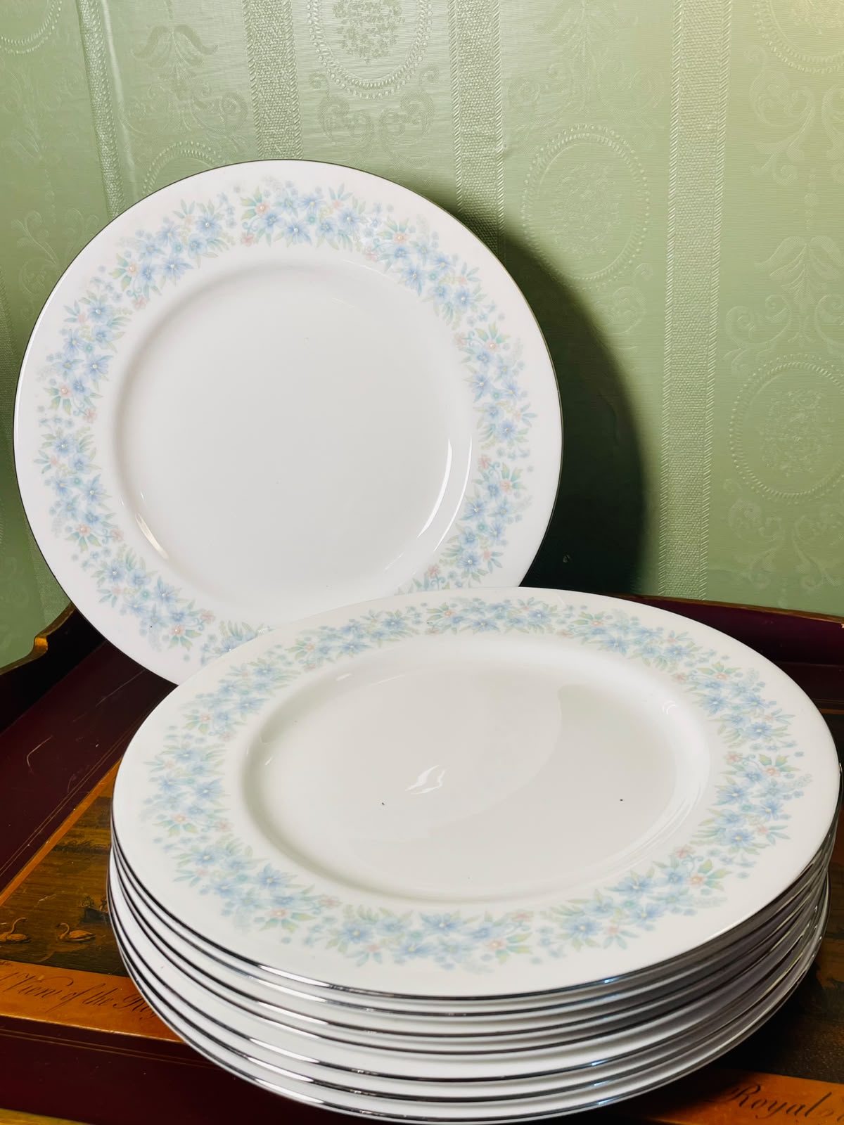 Wedgwood Wyndham Bone China Dinner Plates 10" – Set of 8