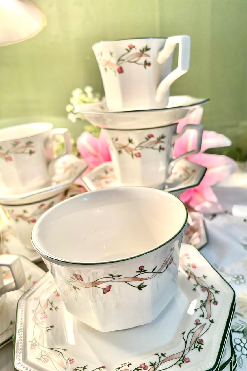 Johnson Brothers Eternal Beau 25-Piece Tea Set Floral