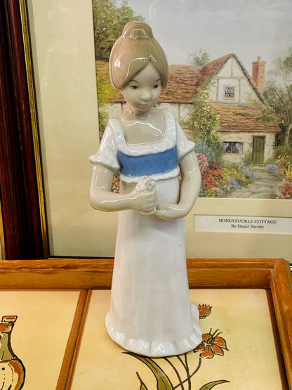 REX Valencia Figurine, Spanish Porcelain Decor, Elegant Lady Statue, Handmade Spain Figurine, Tall Collectible Figurine, Pastel Home Decor, Feminine Room Decor, European Ceramics, Display Figurine, Vintage Spanish Collectible
