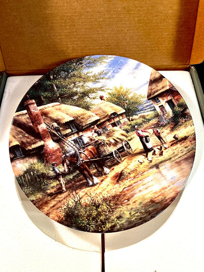Wedgwood Boxed English Village Cart Collector Plate 20 cm