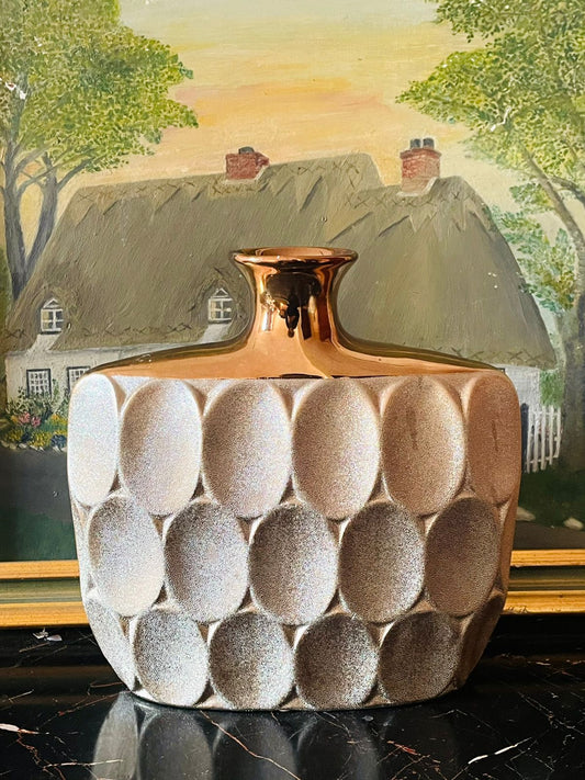 modern ceramic vase, metallic bronze decor, textured pottery, luxury home decor, statement centerpiece vase, modern glam interior, sculptural ceramic art, rare thrift find pakistan, sunset kitchen modern collection