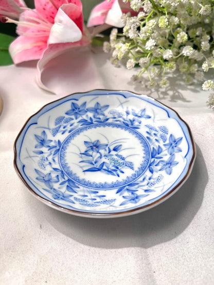 Blue & White Floral Porcelain Bowl with Scalloped Rim – 12 cm