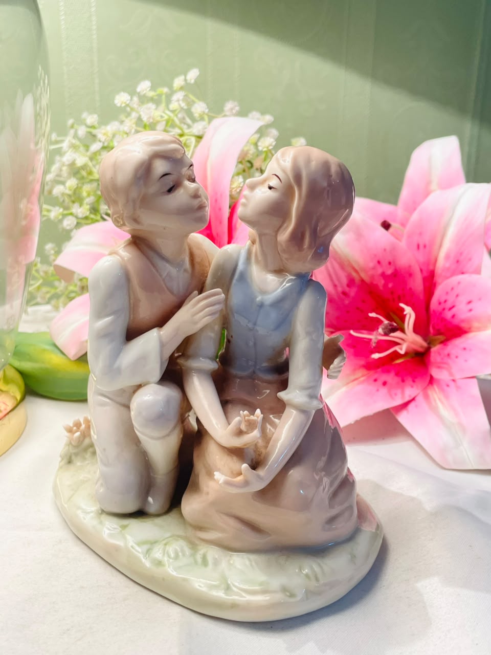 Vintage Porcelain Romantic Couple Figurine Approx. 15 cm