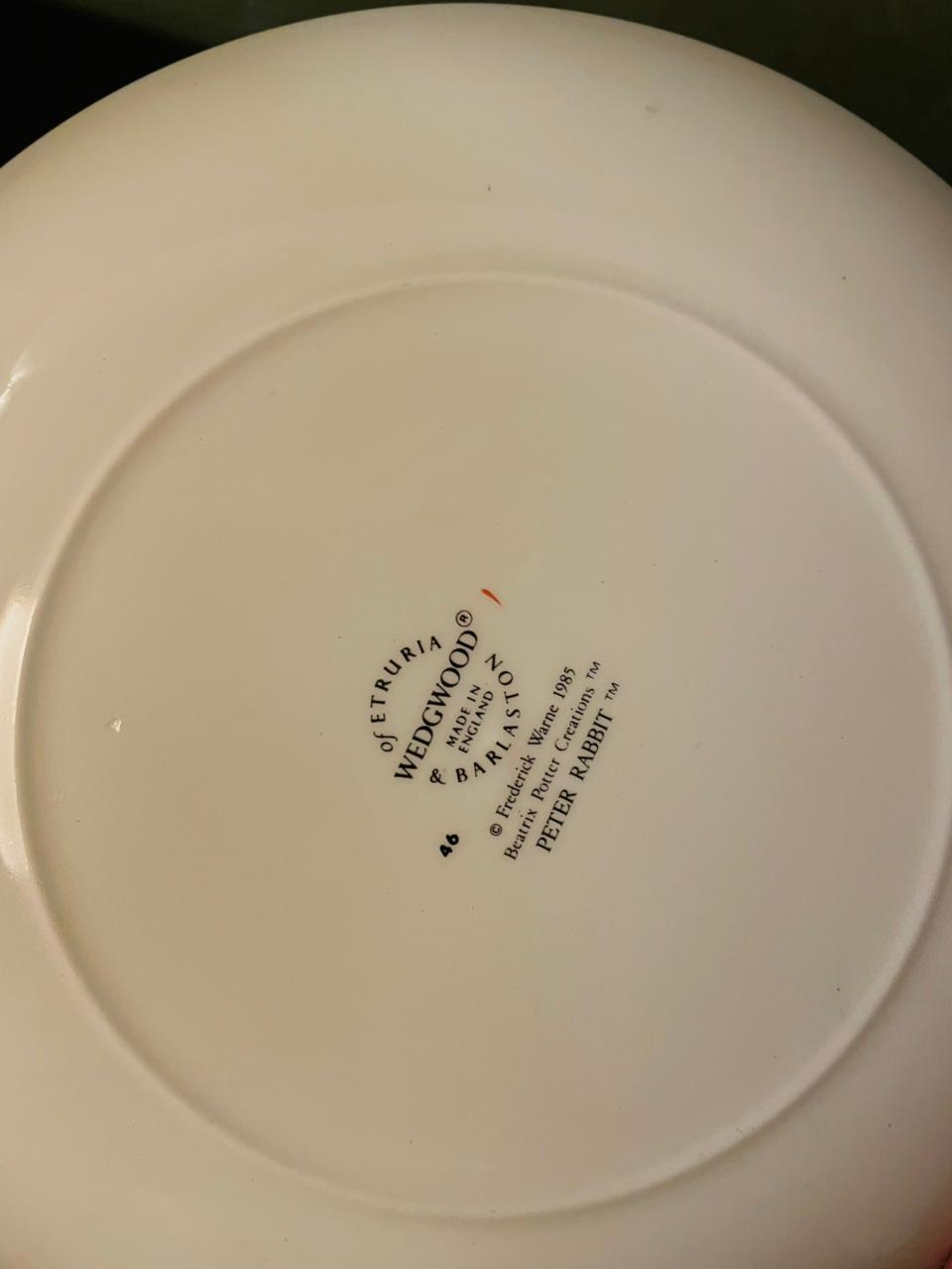 Wedgwood Peter Rabbit Christmas Plate 1985 8"