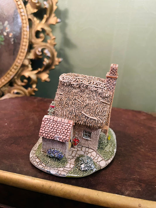 Vintage Thatched Cottage Miniature House Décor